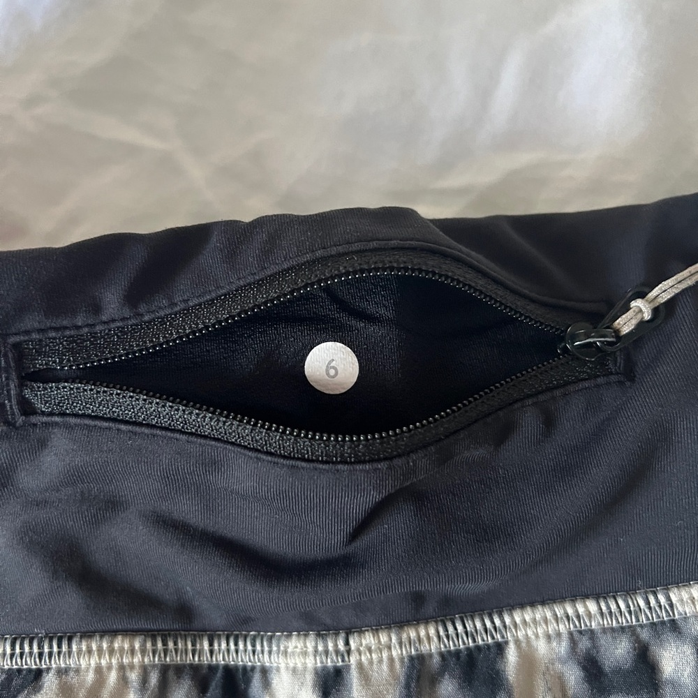 Lululemon Speed Up Shorts - Picture 4 of 5